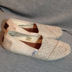 Tom's beige design flats size 8.5 wide